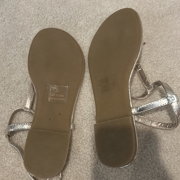 Gold sandals - Picture 2 of 3